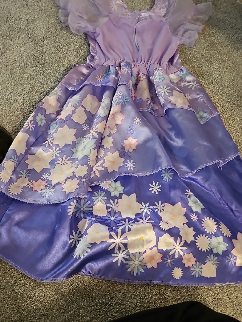 K3🔹️Disney Encanto Isabella Purple Floral Dress Costume And Matching Doll - Picture 6 of 6